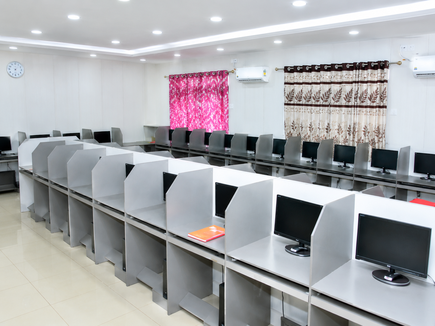 SSS College for Women – AC Computer Lab